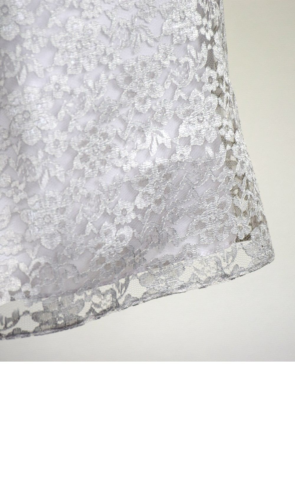 ピアノ発表会や結婚式にぴったりのカラーの女の子用キッズドレス。シンプルで美しいシルエットが魅力のAngel's Closetの子供ドレス レンタル商品（【レンタル】フラワーレースサテンリボン子供ドレス(CCD749)シルバー）｜画像6