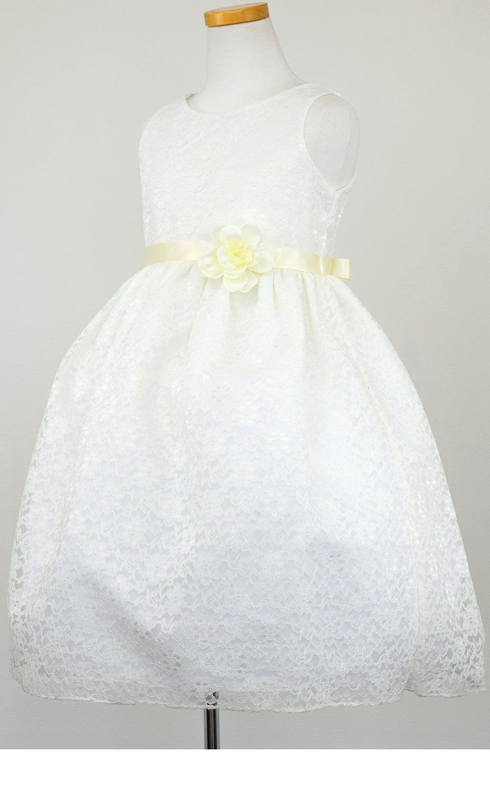 ピアノ発表会や結婚式にぴったりのカラーの女の子用キッズドレス。シンプルで美しいシルエットが魅力のAngel's Closetの子供ドレス レンタル商品（【レンタル】フラワーレースサテンリボン子供ドレス(CCD749)アイボリー）｜画像4