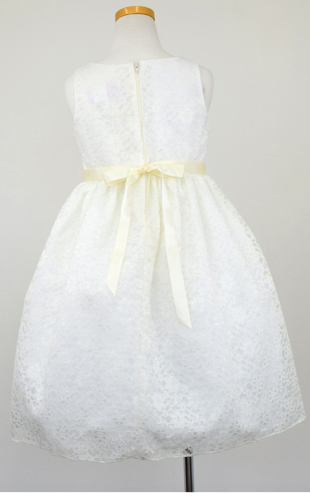 ピアノ発表会や結婚式にぴったりのカラーの女の子用キッズドレス。シンプルで美しいシルエットが魅力のAngel's Closetの子供ドレス レンタル商品（【レンタル】フラワーレースサテンリボン子供ドレス(CCD749)アイボリー）｜画像5