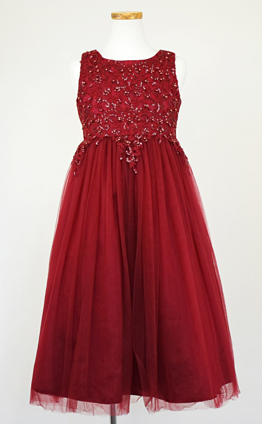 ピアノ発表会や結婚式にぴったりのカラーの女の子用キッズドレス。シンプルで美しいシルエットが魅力のAngel's Closetの子供ドレス レンタル商品（【レンタル】パールスパンコールスーパーエレガントチュール子供ドレス(cdc5008)バーガンディー）｜画像3