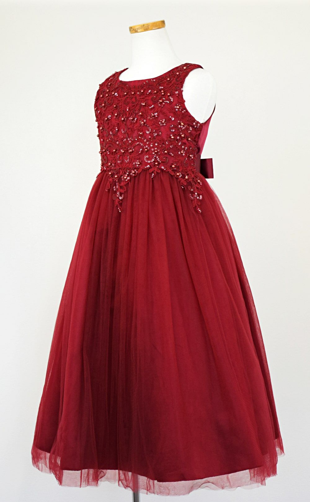 ピアノ発表会や結婚式にぴったりのカラーの女の子用キッズドレス。シンプルで美しいシルエットが魅力のAngel's Closetの子供ドレス レンタル商品（【レンタル】パールスパンコールスーパーエレガントチュール子供ドレス(cdc5008)バーガンディー）｜画像4