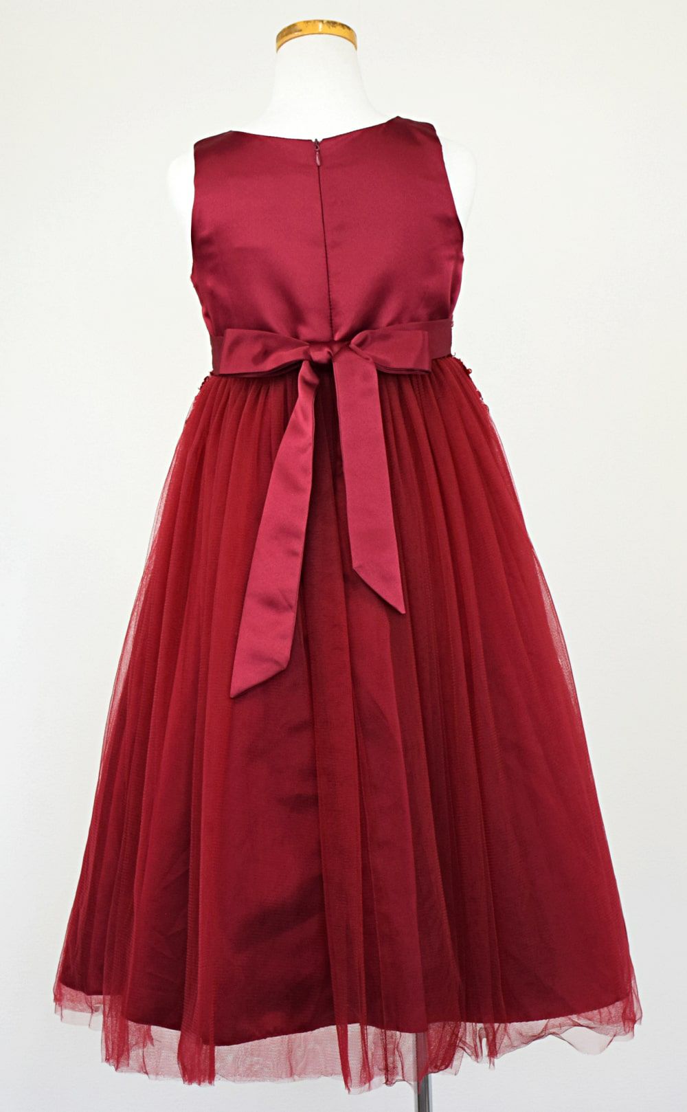 ピアノ発表会や結婚式にぴったりのカラーの女の子用キッズドレス。シンプルで美しいシルエットが魅力のAngel's Closetの子供ドレス レンタル商品（【レンタル】パールスパンコールスーパーエレガントチュール子供ドレス(cdc5008)バーガンディー）｜画像5