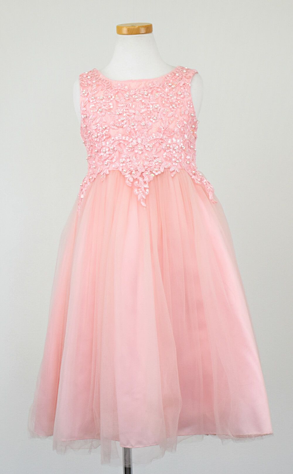 ピアノ発表会や結婚式にぴったりのピンクカラーの女の子用キッズドレス。シンプルで美しいシルエットが魅力のAngel's Closetの子供ドレス レンタル商品（【レンタル】パールスパンコールスーパーエレガントチュール子供ドレス(cdc5008)ブラッシュピンク）｜画像3