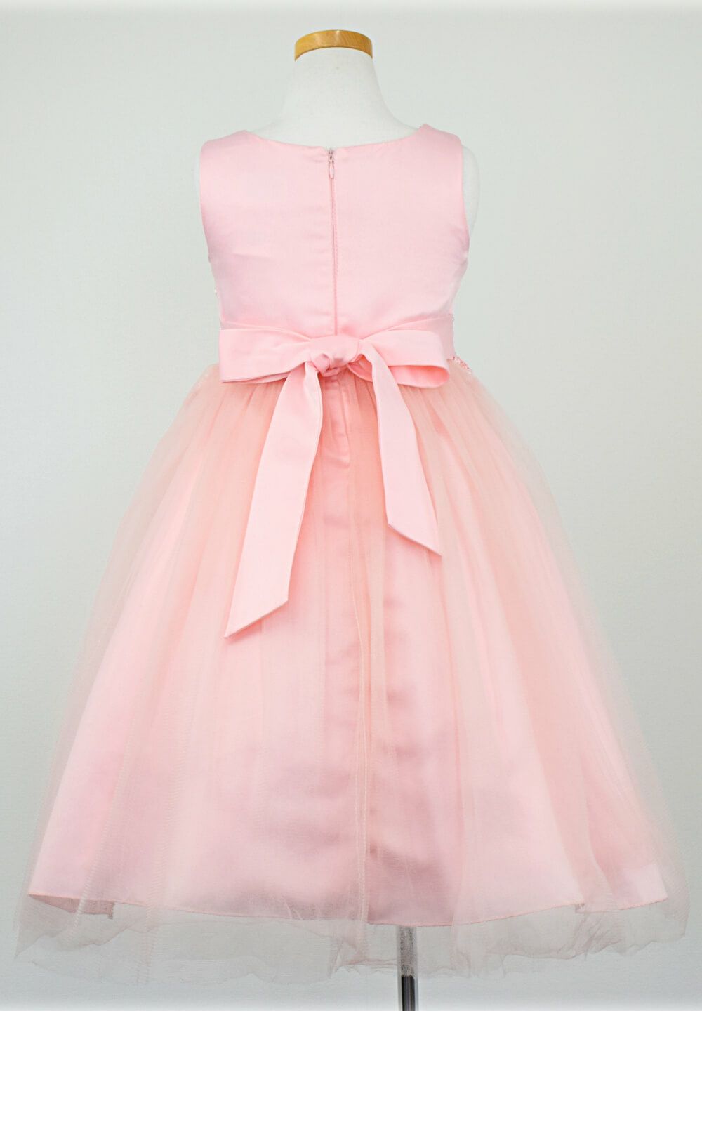 ピアノ発表会や結婚式にぴったりのピンクカラーの女の子用キッズドレス。シンプルで美しいシルエットが魅力のAngel's Closetの子供ドレス レンタル商品（【レンタル】パールスパンコールスーパーエレガントチュール子供ドレス(cdc5008)ブラッシュピンク）｜画像5