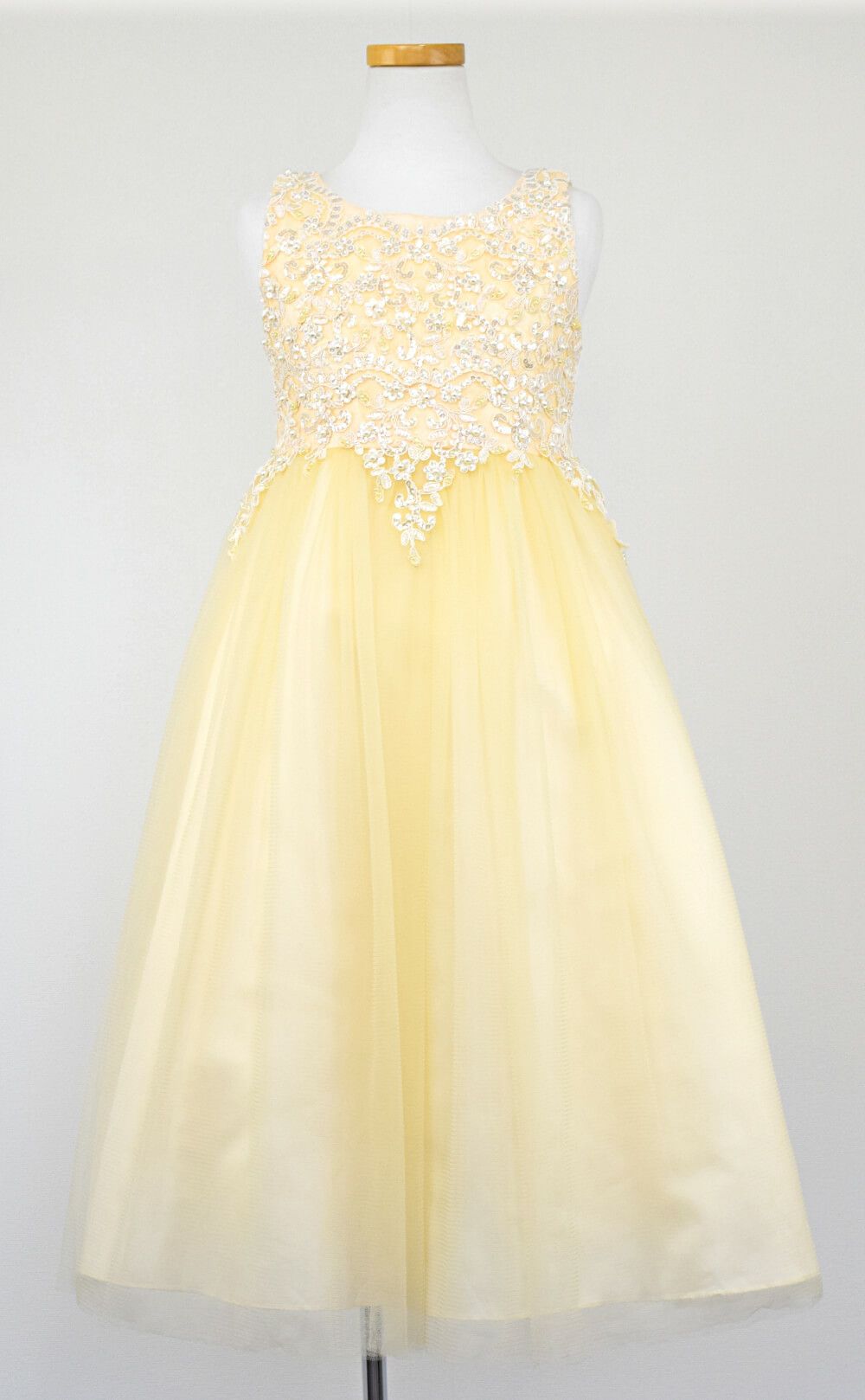 ピアノ発表会や結婚式にぴったりのカラーの女の子用キッズドレス。シンプルで美しいシルエットが魅力のAngel's Closetの子供ドレス レンタル商品（【レンタル】パールスパンコールスーパーエレガントチュール子供ドレス(cdc5008)シャンパン）｜画像3