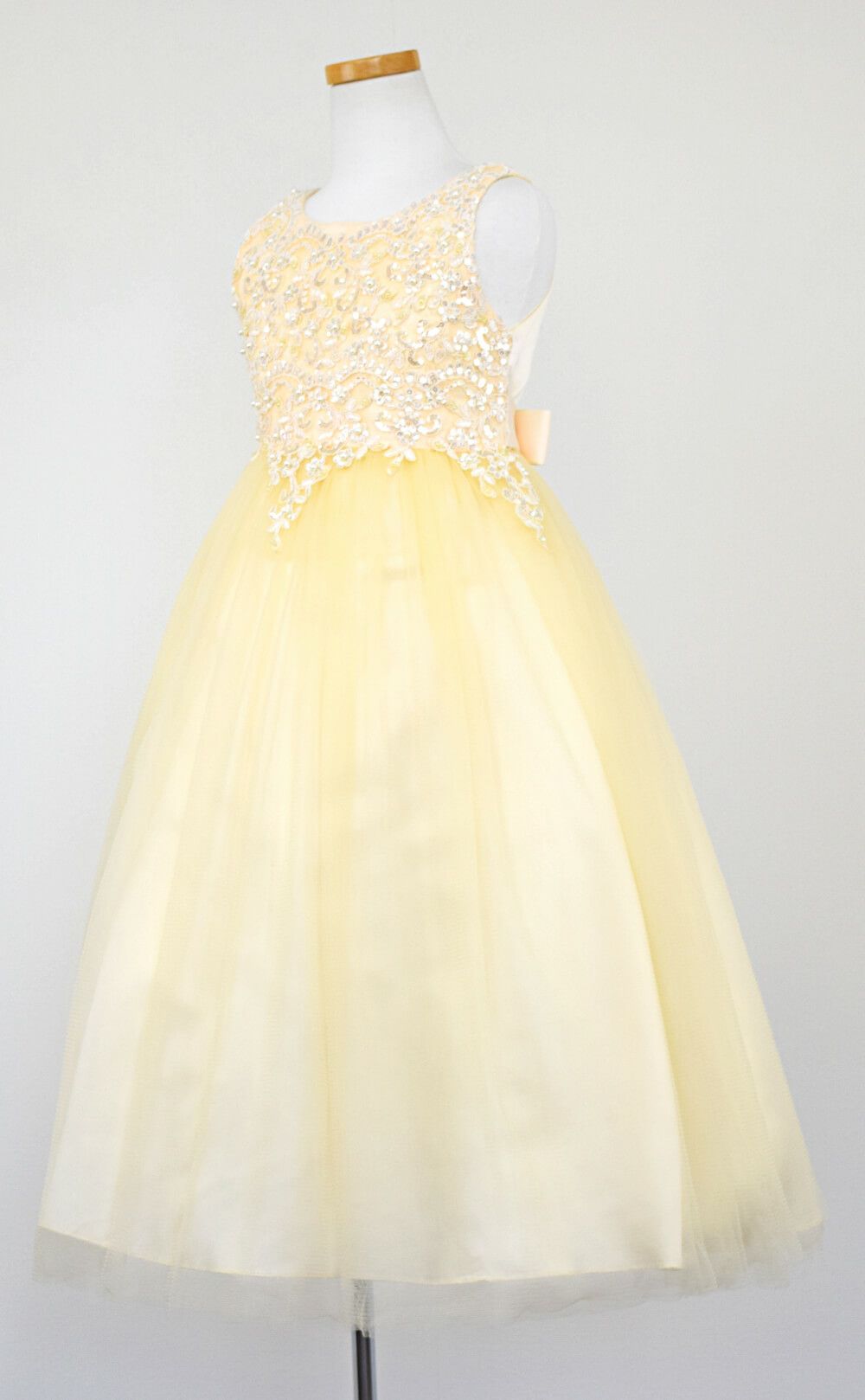 ピアノ発表会や結婚式にぴったりのカラーの女の子用キッズドレス。シンプルで美しいシルエットが魅力のAngel's Closetの子供ドレス レンタル商品（【レンタル】パールスパンコールスーパーエレガントチュール子供ドレス(cdc5008)シャンパン）｜画像4