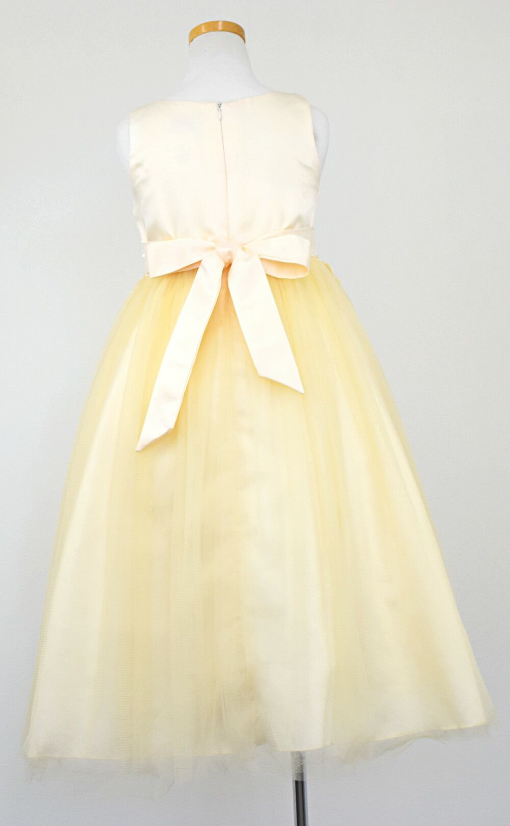 ピアノ発表会や結婚式にぴったりのカラーの女の子用キッズドレス。シンプルで美しいシルエットが魅力のAngel's Closetの子供ドレス レンタル商品（【レンタル】パールスパンコールスーパーエレガントチュール子供ドレス(cdc5008)シャンパン）｜画像5