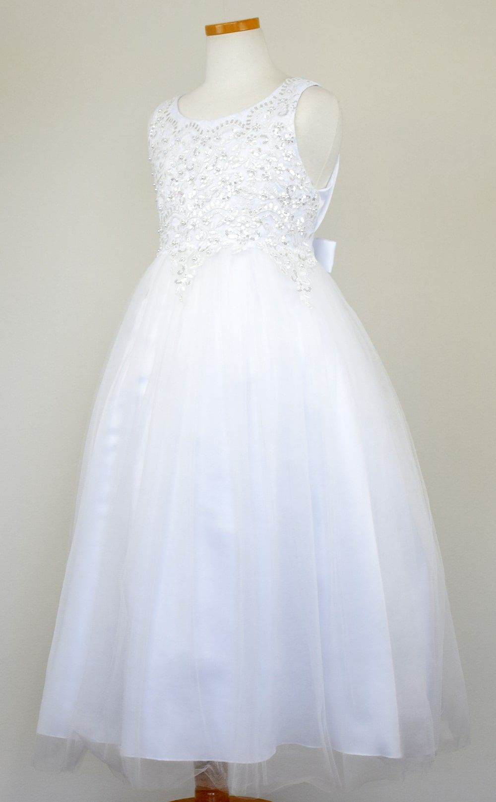 ピアノ発表会や結婚式にぴったりのホワイトカラーの女の子用キッズドレス。シンプルで美しいシルエットが魅力のAngel's Closetの子供ドレス レンタル商品（【レンタル】パールスパンコールスーパーエレガントチュール子供ドレス(cdc5008)ホワイト）｜画像4