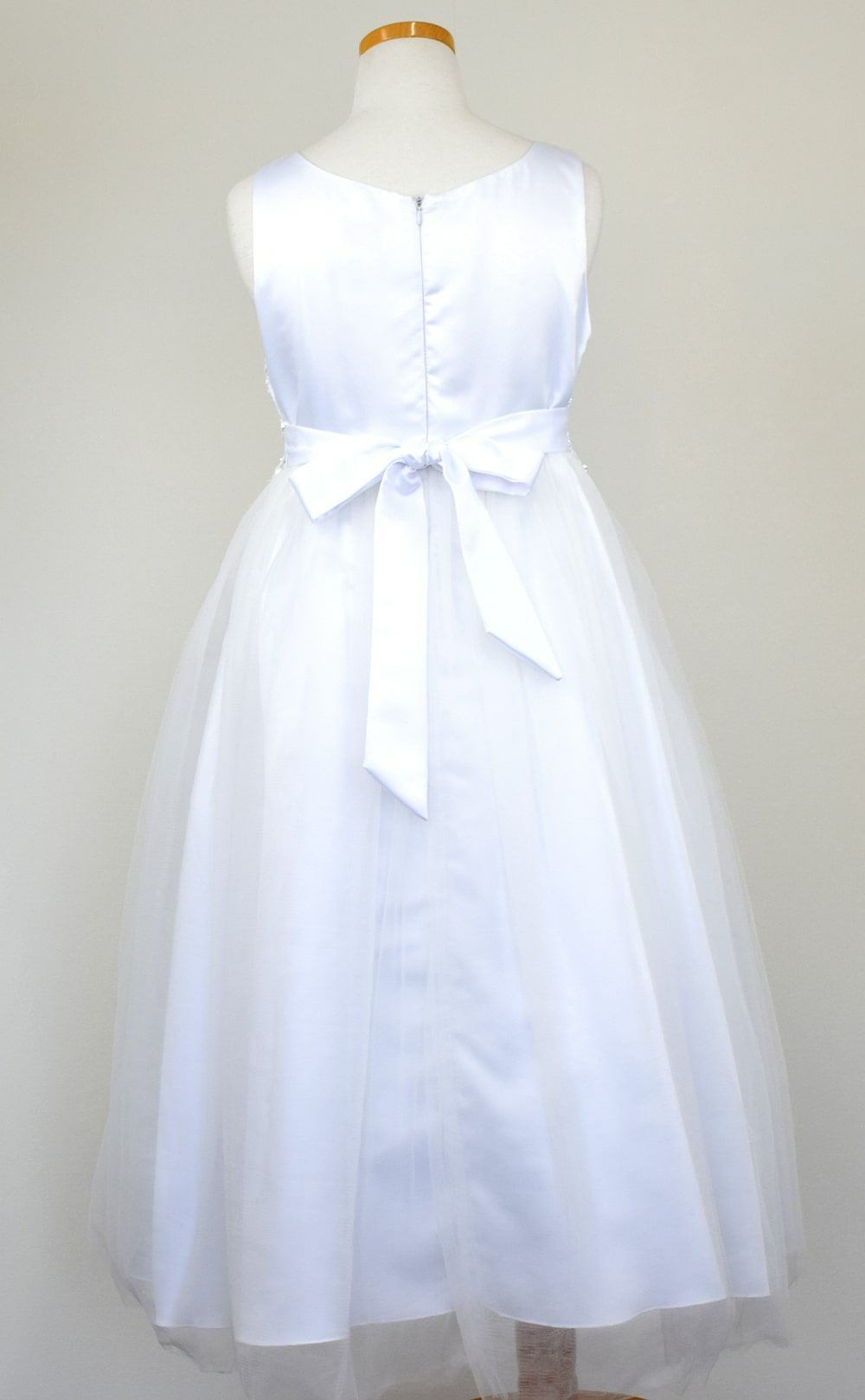 ピアノ発表会や結婚式にぴったりのホワイトカラーの女の子用キッズドレス。シンプルで美しいシルエットが魅力のAngel's Closetの子供ドレス レンタル商品（【レンタル】パールスパンコールスーパーエレガントチュール子供ドレス(cdc5008)ホワイト）｜画像5