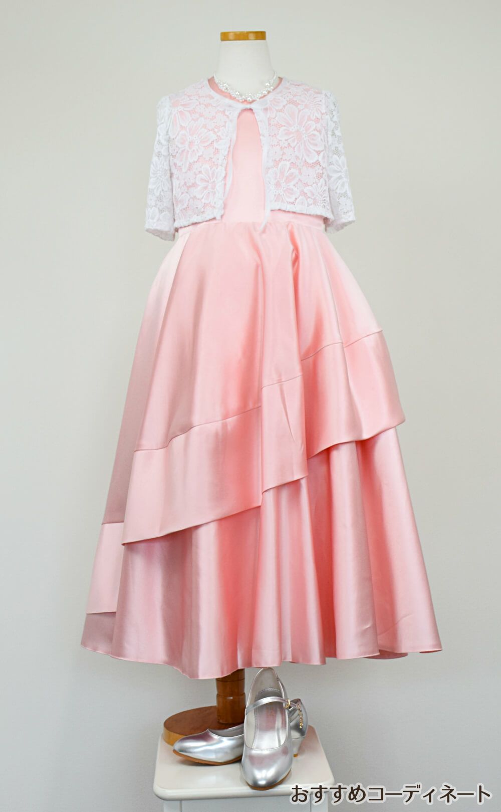 ピアノ発表会や結婚式にぴったりのピンクカラーの女の子用キッズドレス。シンプルで美しいシルエットが魅力のAngel's Closetの子供ドレス レンタル商品（【レンタル】クラシカルサテンプリンセスロング子供ドレスA(yp005a)ライトピンク）｜画像10