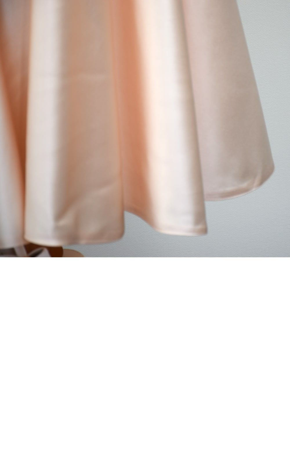 ピアノ発表会や結婚式にぴったりのカラーの女の子用キッズドレス。シンプルで美しいシルエットが魅力のAngel's Closetの子供ドレス レンタル商品（【レンタル】クラシカルサテンプリンセスロング子供ドレスA(yp005a)シャンパン）｜画像6