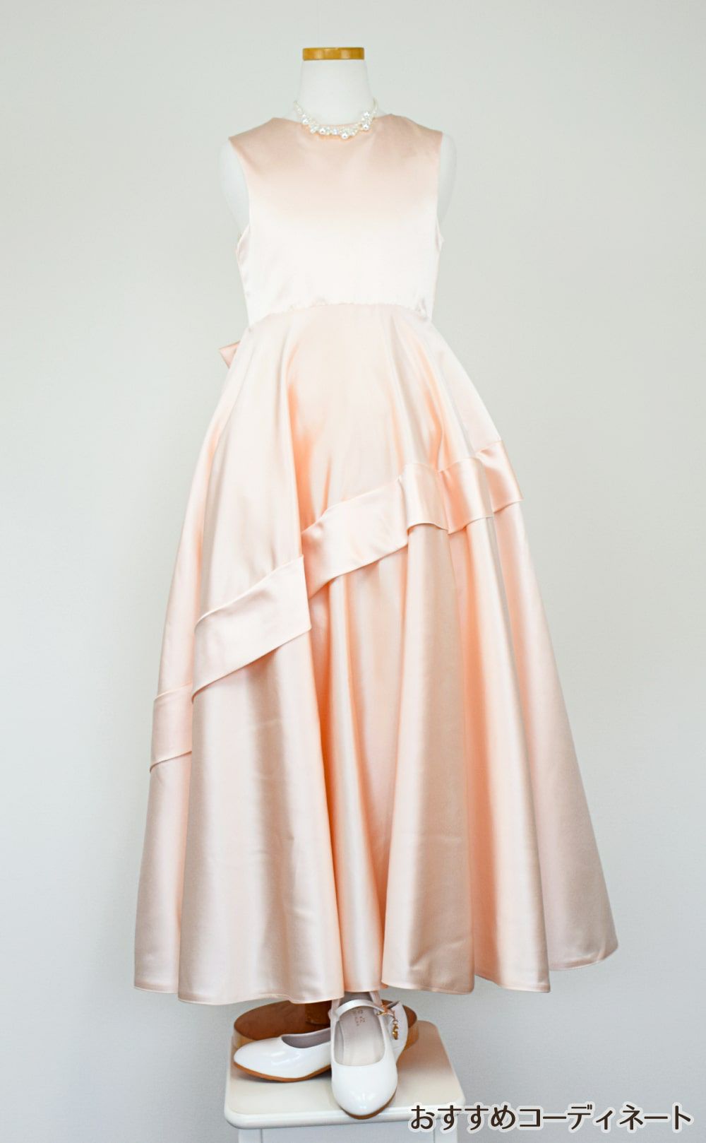 ピアノ発表会や結婚式にぴったりのカラーの女の子用キッズドレス。シンプルで美しいシルエットが魅力のAngel's Closetの子供ドレス レンタル商品（【レンタル】クラシカルサテンプリンセスロング子供ドレスA(yp005a)シャンパン）｜画像9