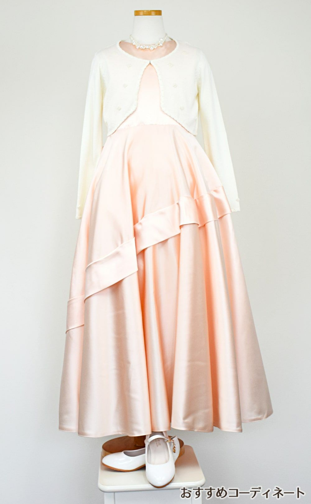 ピアノ発表会や結婚式にぴったりのカラーの女の子用キッズドレス。シンプルで美しいシルエットが魅力のAngel's Closetの子供ドレス レンタル商品（【レンタル】クラシカルサテンプリンセスロング子供ドレスA(yp005a)シャンパン）｜画像11