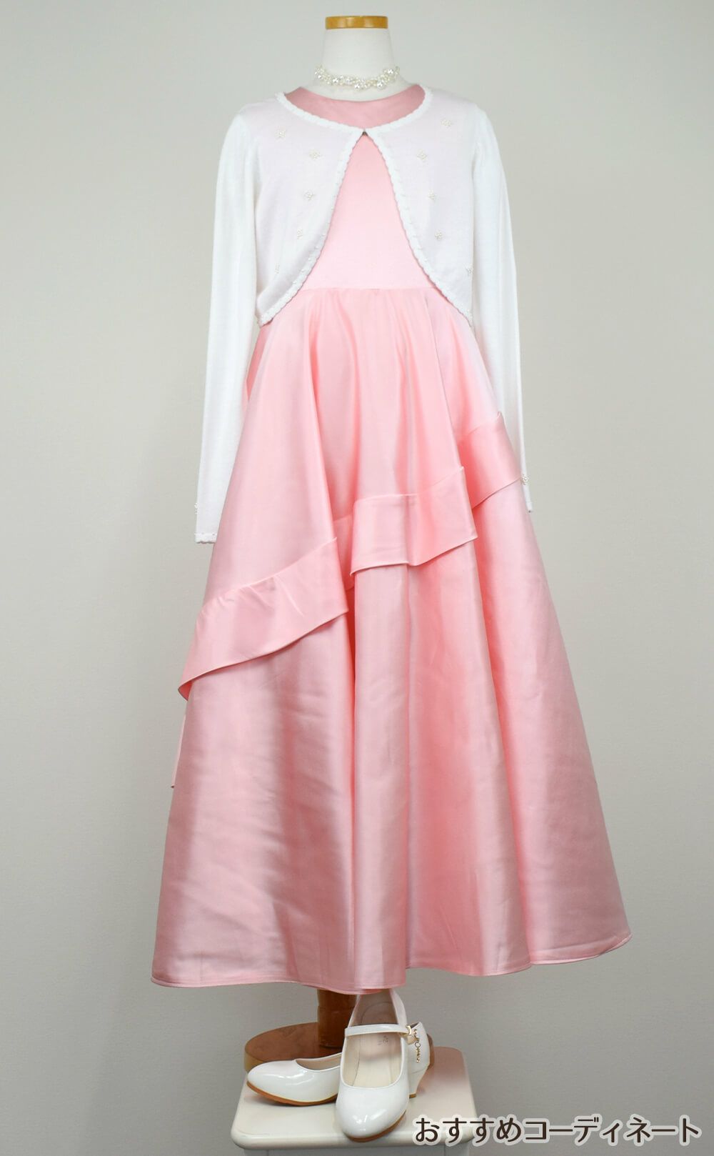 ピアノ発表会や結婚式にぴったりのピンクカラーの女の子用キッズドレス。シンプルで美しいシルエットが魅力のAngel's Closetの子供ドレス レンタル商品（【レンタル】クラシカルサテンプリンセスロング子供ドレスB(yp005b)ライトピンク）｜画像11