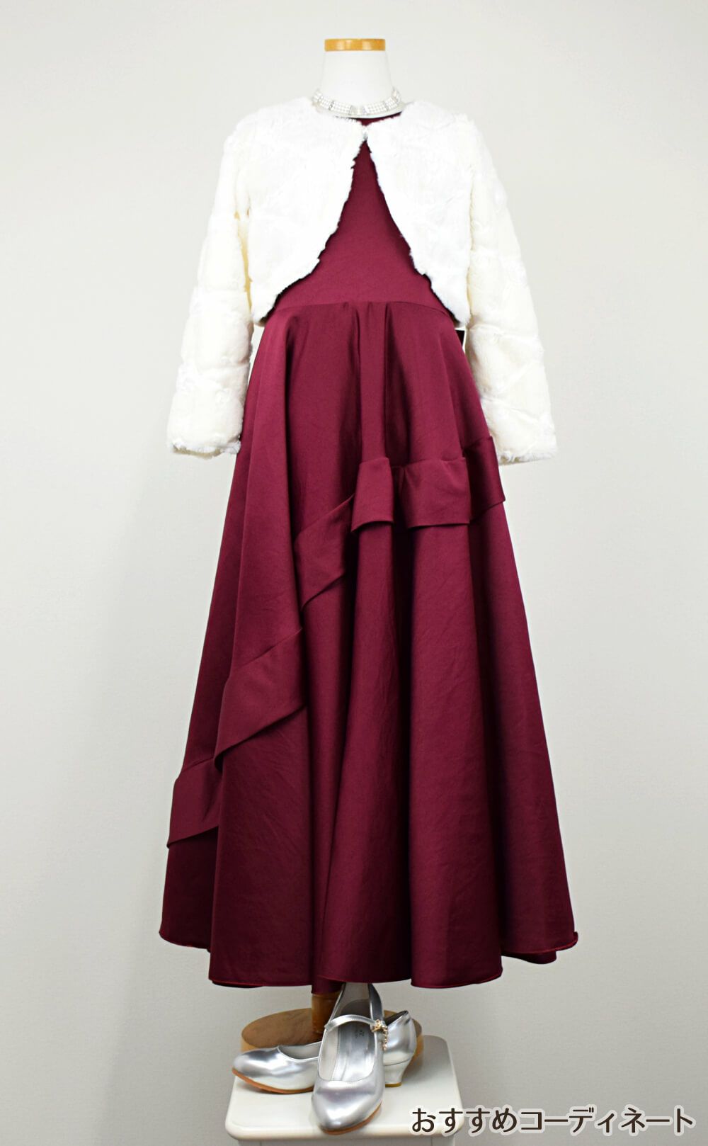 ピアノ発表会や結婚式にぴったりのカラーの女の子用キッズドレス。シンプルで美しいシルエットが魅力のAngel's Closetの子供ドレス レンタル商品（【レンタル】クラシカルサテンプリンセスロング子供ドレスB(yp005b)バーガンディー）｜画像12