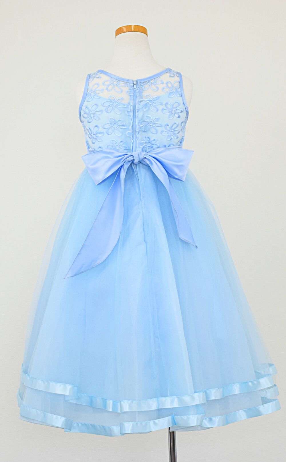 ピアノ発表会や結婚式にぴったりのブルーカラーの女の子用キッズドレス。シンプルで美しいシルエットが魅力のAngel's Closetの子供ドレス レンタル商品（【レンタル】ロマンス(rmc)ブルー）｜画像9