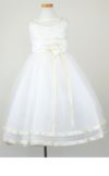 ピアノ発表会や結婚式にぴったりのホワイトカラーの女の子用キッズドレス。シンプルで美しいシルエットが魅力のAngel's Closetの子供ドレス レンタル商品（【レンタル】ロマンス(rmc)オフホワイト）｜画像3
