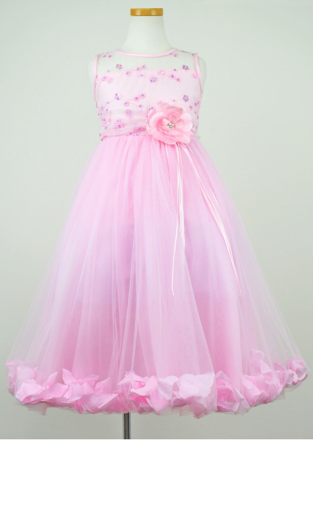 ピアノ発表会や結婚式にぴったりのピンクカラーの女の子用キッズドレス。シンプルで美しいシルエットが魅力のAngel's Closetの子供ドレス レンタル商品（【レンタル】フラワーペタルプリンセス子供ドレス(JK2925)ピンク）｜画像3