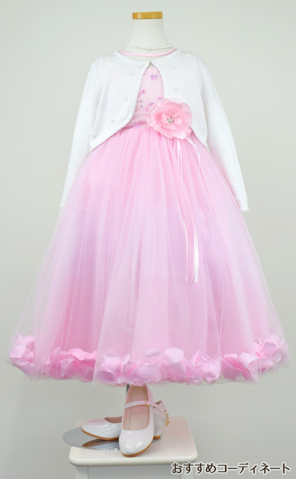 ピアノ発表会や結婚式にぴったりのピンクカラーの女の子用キッズドレス。シンプルで美しいシルエットが魅力のAngel's Closetの子供ドレス レンタル商品（【レンタル】フラワーペタルプリンセス子供ドレス(JK2925)ピンク）｜画像11