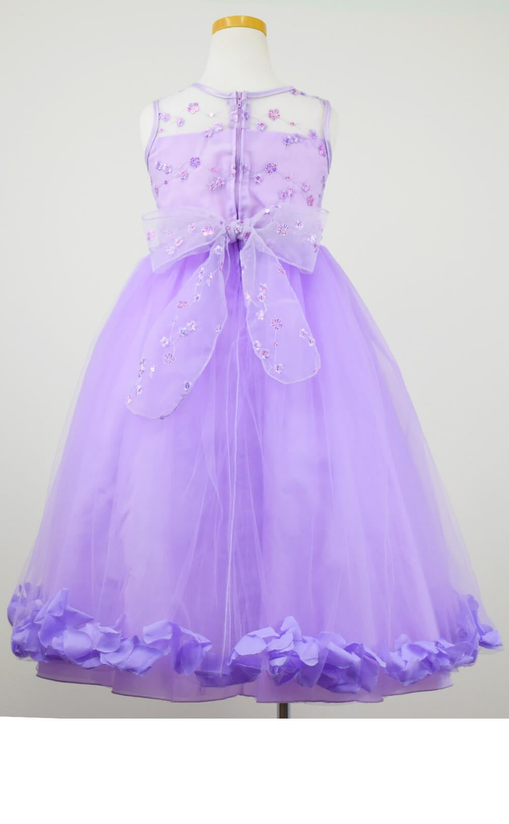 ピアノ発表会や結婚式にぴったりのライラックカラーの女の子用キッズドレス。シンプルで美しいシルエットが魅力のAngel's Closetの子供ドレス レンタル商品（【レンタル】フラワーペタルプリンセス子供ドレス(JK2925)ライラック）｜画像5