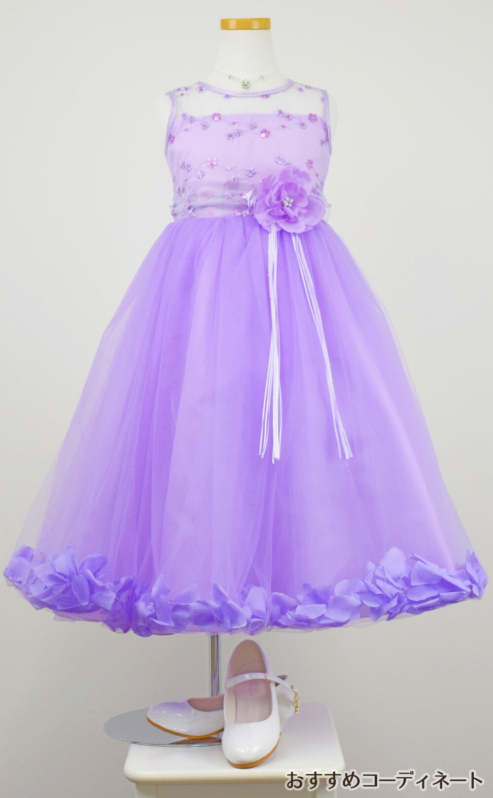 ピアノ発表会や結婚式にぴったりのライラックカラーの女の子用キッズドレス。シンプルで美しいシルエットが魅力のAngel's Closetの子供ドレス レンタル商品（【レンタル】フラワーペタルプリンセス子供ドレス(JK2925)ライラック）｜画像9