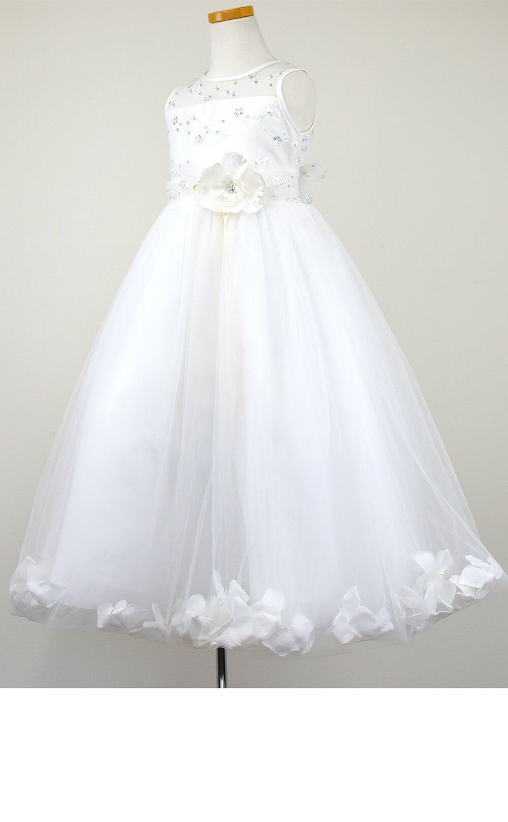 ピアノ発表会や結婚式にぴったりのホワイトカラーの女の子用キッズドレス。シンプルで美しいシルエットが魅力のAngel's Closetの子供ドレス レンタル商品（【レンタル】フラワーペタルプリンセス子供ドレス(JK2925)オフホワイト）｜画像4