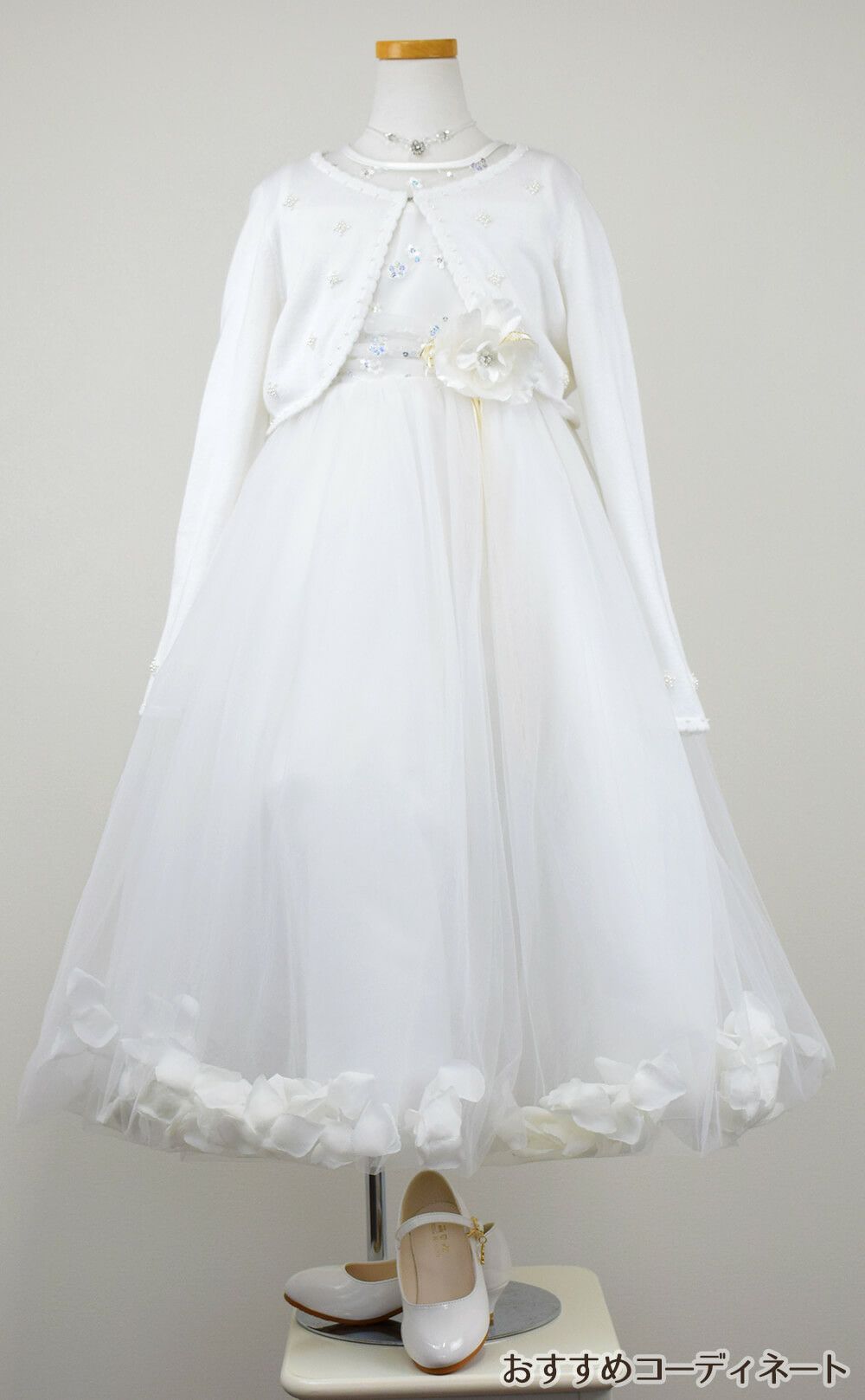 ピアノ発表会や結婚式にぴったりのホワイトカラーの女の子用キッズドレス。シンプルで美しいシルエットが魅力のAngel's Closetの子供ドレス レンタル商品（【レンタル】フラワーペタルプリンセス子供ドレス(JK2925)オフホワイト）｜画像11