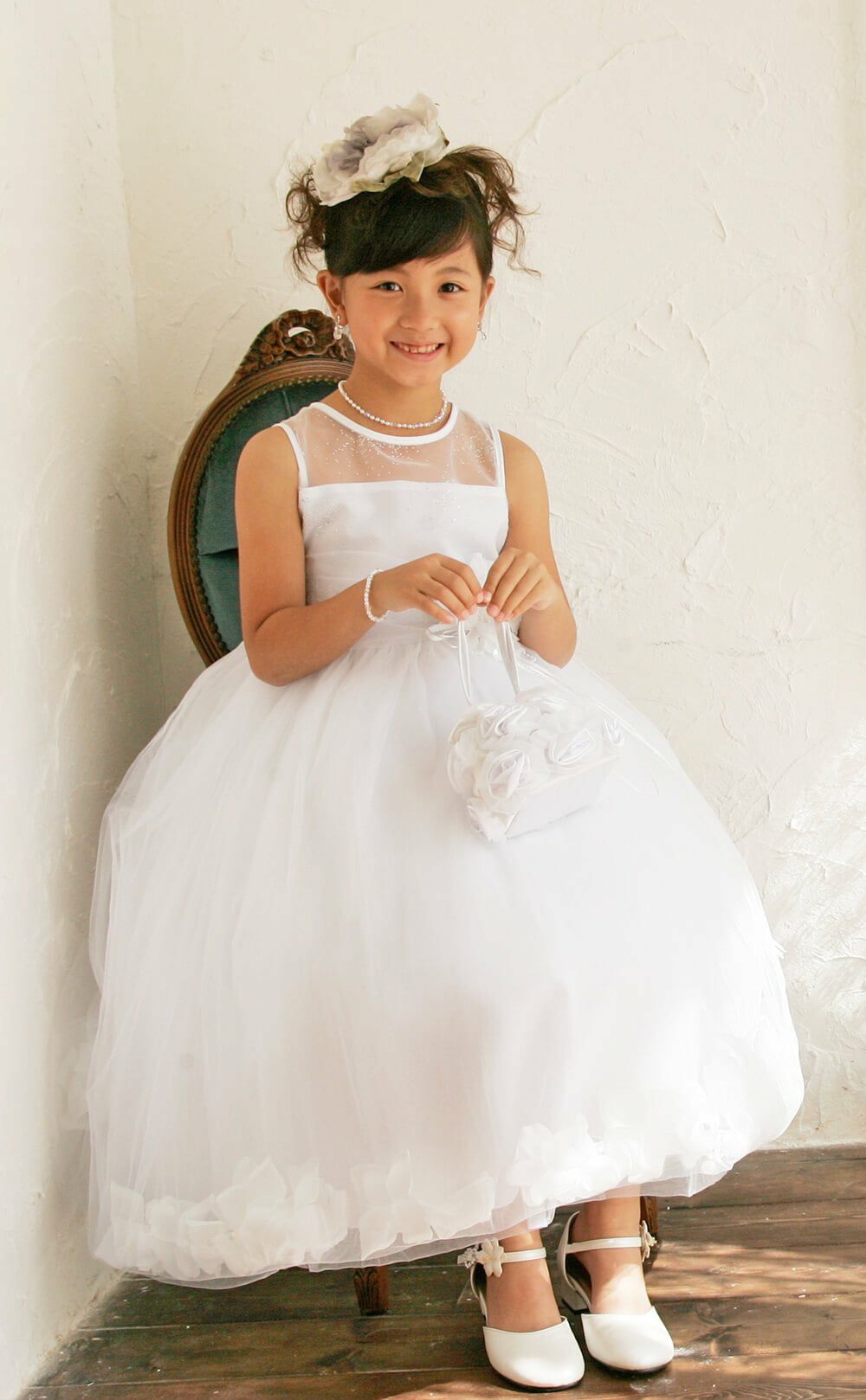 ピアノ発表会や結婚式にぴったりのホワイトカラーの女の子用キッズドレス。シンプルで美しいシルエットが魅力のAngel's Closetの子供ドレス レンタル商品（【レンタル】フラワーペタルプリンセス子供ドレス(JK2925)オフホワイト）｜画像16