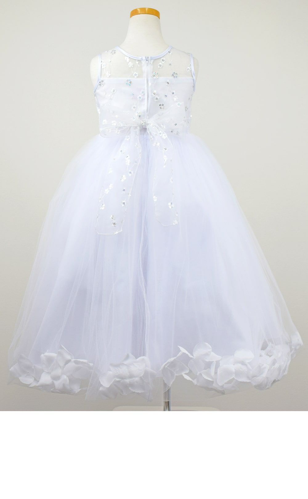 ピアノ発表会や結婚式にぴったりのホワイトカラーの女の子用キッズドレス。シンプルで美しいシルエットが魅力のAngel's Closetの子供ドレス レンタル商品（【レンタル】フラワーペタルプリンセス子供ドレス(JK2925)ピュアホワイト）｜画像5