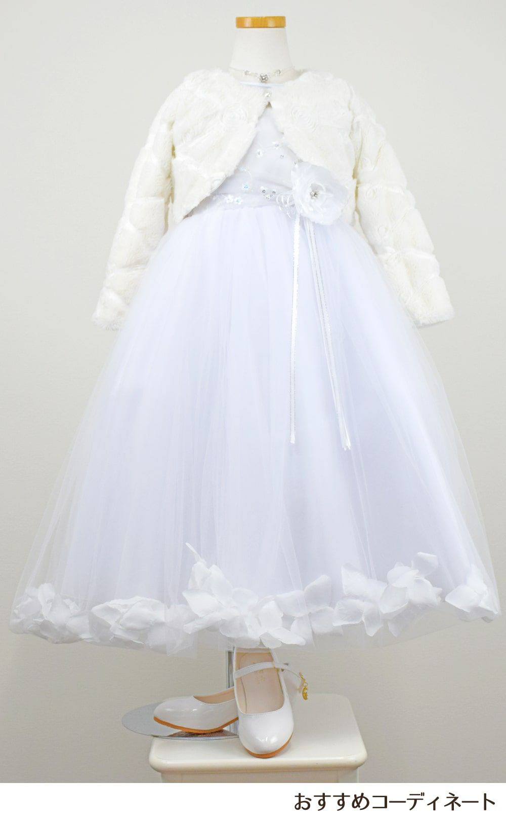 ピアノ発表会や結婚式にぴったりのホワイトカラーの女の子用キッズドレス。シンプルで美しいシルエットが魅力のAngel's Closetの子供ドレス レンタル商品（【レンタル】フラワーペタルプリンセス子供ドレス(JK2925)ピュアホワイト）｜画像12