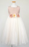 ピアノ発表会や結婚式にぴったりのカラーの女の子用キッズドレス。シンプルで美しいシルエットが魅力のAngel's Closetの子供ドレス レンタル商品（【レンタル】スクエアネックエリザベスサテン＆チュール子供ドレス(KD428)ビンテージローズ）｜画像3