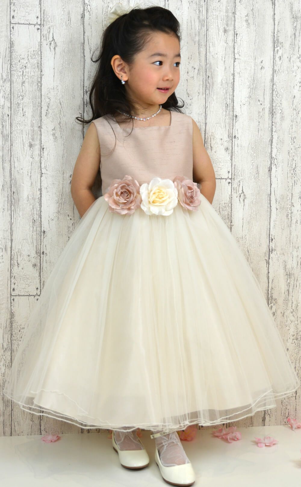 ピアノ発表会や結婚式にぴったりのカラーの女の子用キッズドレス。シンプルで美しいシルエットが魅力のAngel's Closetの子供ドレス レンタル商品（【レンタル】スクエアネックエリザベスサテン＆チュール子供ドレス(KD428)ビンテージローズ）｜画像14