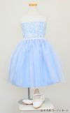 ピアノ発表会や結婚式にぴったりのブルーカラーの女の子用キッズドレス。シンプルで美しいシルエットが魅力のAngel's Closetの子供ドレス レンタル商品（【レンタル】エレガント刺繍メッシュ＆パールトリム子供ドレス(SK740)ブルー）｜画像9