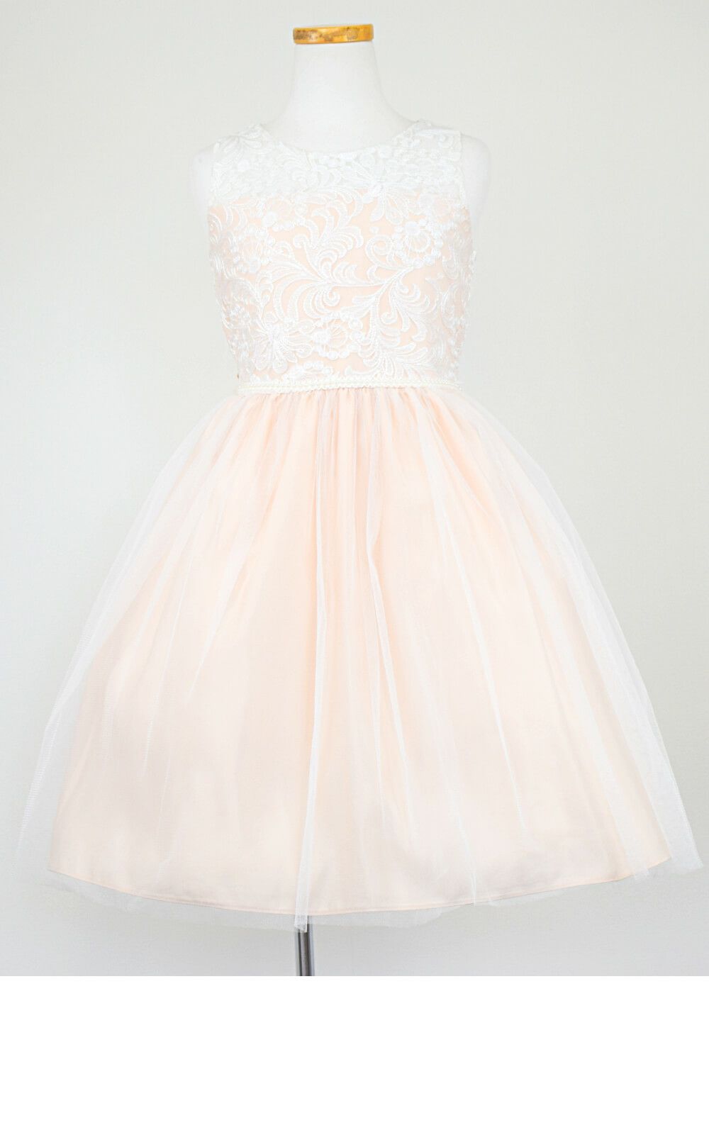 ピアノ発表会や結婚式にぴったりのカラーの女の子用キッズドレス。シンプルで美しいシルエットが魅力のAngel's Closetの子供ドレス レンタル商品（【レンタル】エレガント刺繍メッシュ＆パールトリム子供ドレス(SK740)シャンパン）｜画像3