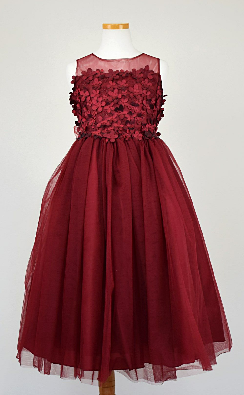 ピアノ発表会や結婚式にぴったりのカラーの女の子用キッズドレス。シンプルで美しいシルエットが魅力のAngel's Closetの子供ドレス レンタル商品（【レンタル】エレガントフラワーパッチ＆チュール子供ドレス(CCD771)バーガンディー）｜画像3