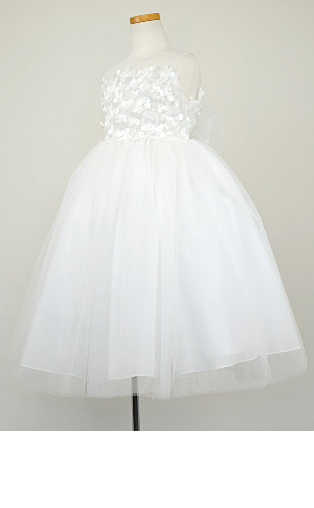 ピアノ発表会や結婚式にぴったりのカラーの女の子用キッズドレス。シンプルで美しいシルエットが魅力のAngel's Closetの子供ドレス レンタル商品（【レンタル】エレガントフラワーパッチ＆チュール子供ドレス(CCD771)アイボリー）｜画像4