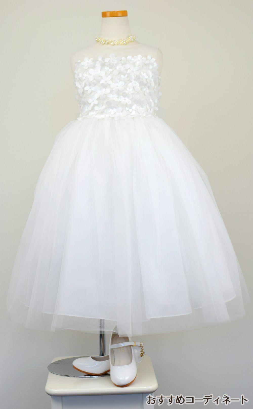 ピアノ発表会や結婚式にぴったりのカラーの女の子用キッズドレス。シンプルで美しいシルエットが魅力のAngel's Closetの子供ドレス レンタル商品（【レンタル】エレガントフラワーパッチ＆チュール子供ドレス(CCD771)アイボリー）｜画像9