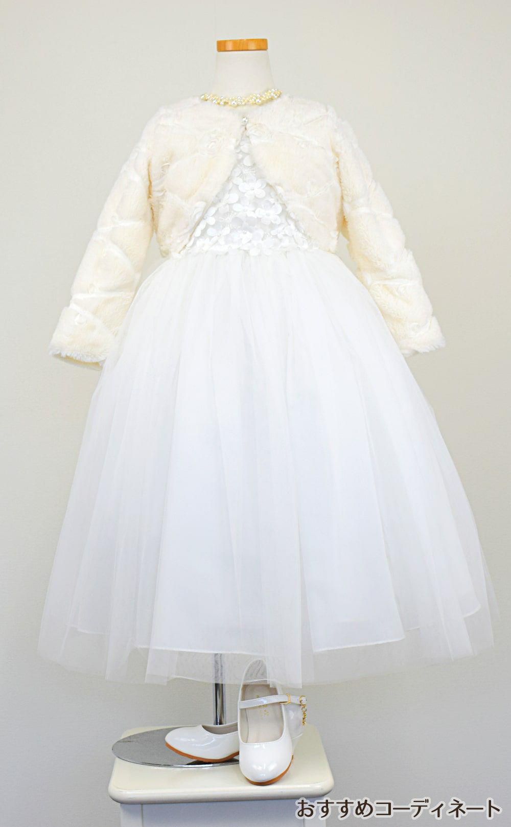 ピアノ発表会や結婚式にぴったりのカラーの女の子用キッズドレス。シンプルで美しいシルエットが魅力のAngel's Closetの子供ドレス レンタル商品（【レンタル】エレガントフラワーパッチ＆チュール子供ドレス(CCD771)アイボリー）｜画像12