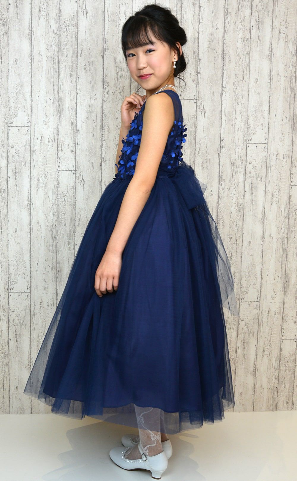 ピアノ発表会や結婚式にぴったりのネイビーカラーの女の子用キッズドレス。シンプルで美しいシルエットが魅力のAngel's Closetの子供ドレス レンタル商品（【レンタル】エレガントフラワーパッチ＆チュール子供ドレス(CCD771)ネイビー）｜画像14