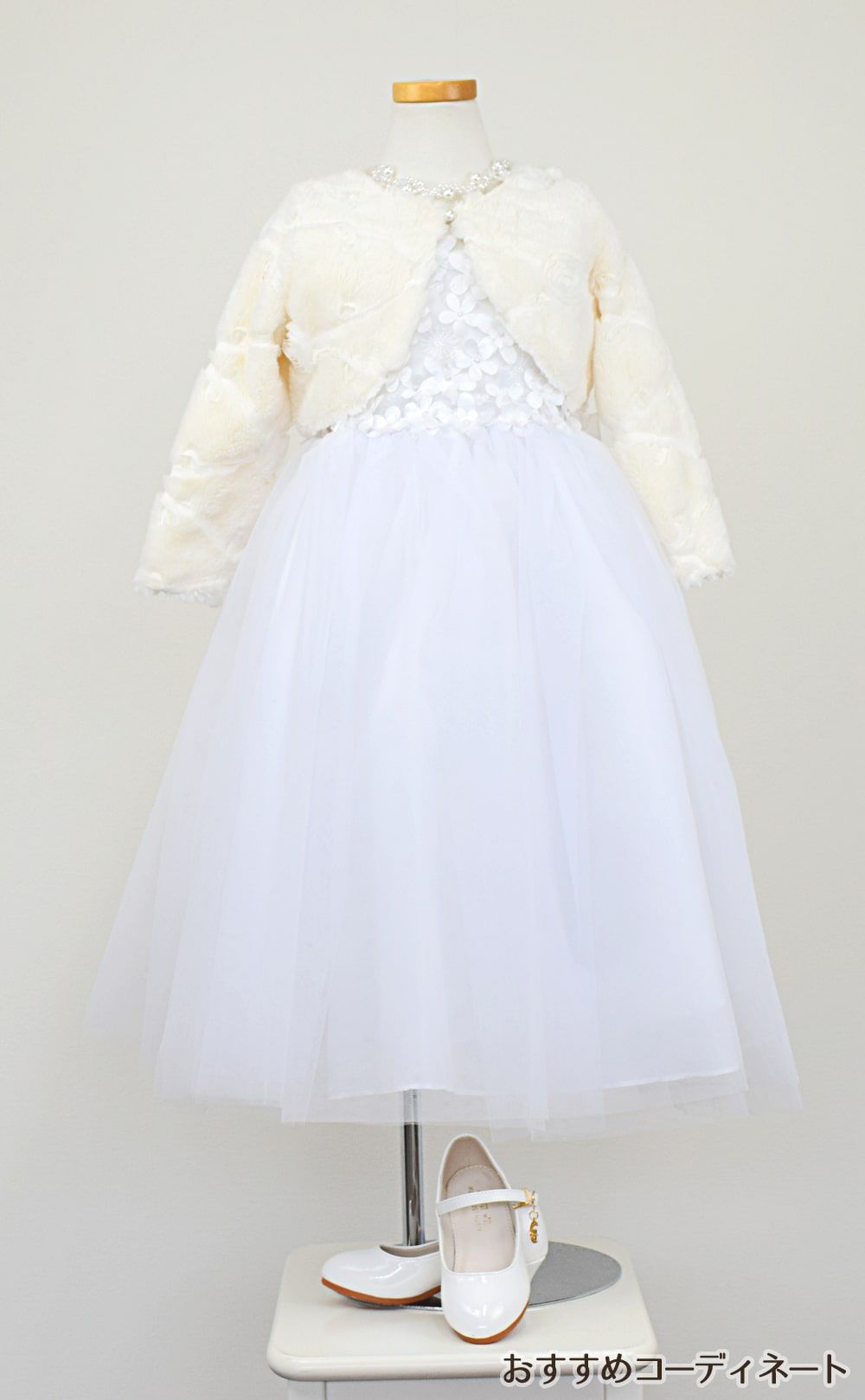 ピアノ発表会や結婚式にぴったりのホワイトカラーの女の子用キッズドレス。シンプルで美しいシルエットが魅力のAngel's Closetの子供ドレス レンタル商品（【レンタル】エレガントフラワーパッチ＆チュール子供ドレス(CCD771)ホワイト）｜画像12