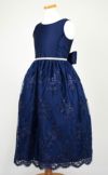ピアノ発表会や結婚式にぴったりのネイビーカラーの女の子用キッズドレス。シンプルで美しいシルエットが魅力のAngel's Closetの子供ドレス レンタル商品（【レンタル】サテン＆スパンコール刺繍スカラップレースロング子供ドレス(SK817)ネイビー）｜画像4