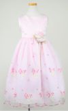 ピアノ発表会や結婚式にぴったりのピンクカラーの女の子用キッズドレス。シンプルで美しいシルエットが魅力のAngel's Closetの子供ドレス レンタル商品（【レンタル】サテン＆ブーケ柄刺繍オーガンジー子供ドレス(KD220)ピンク）｜画像3