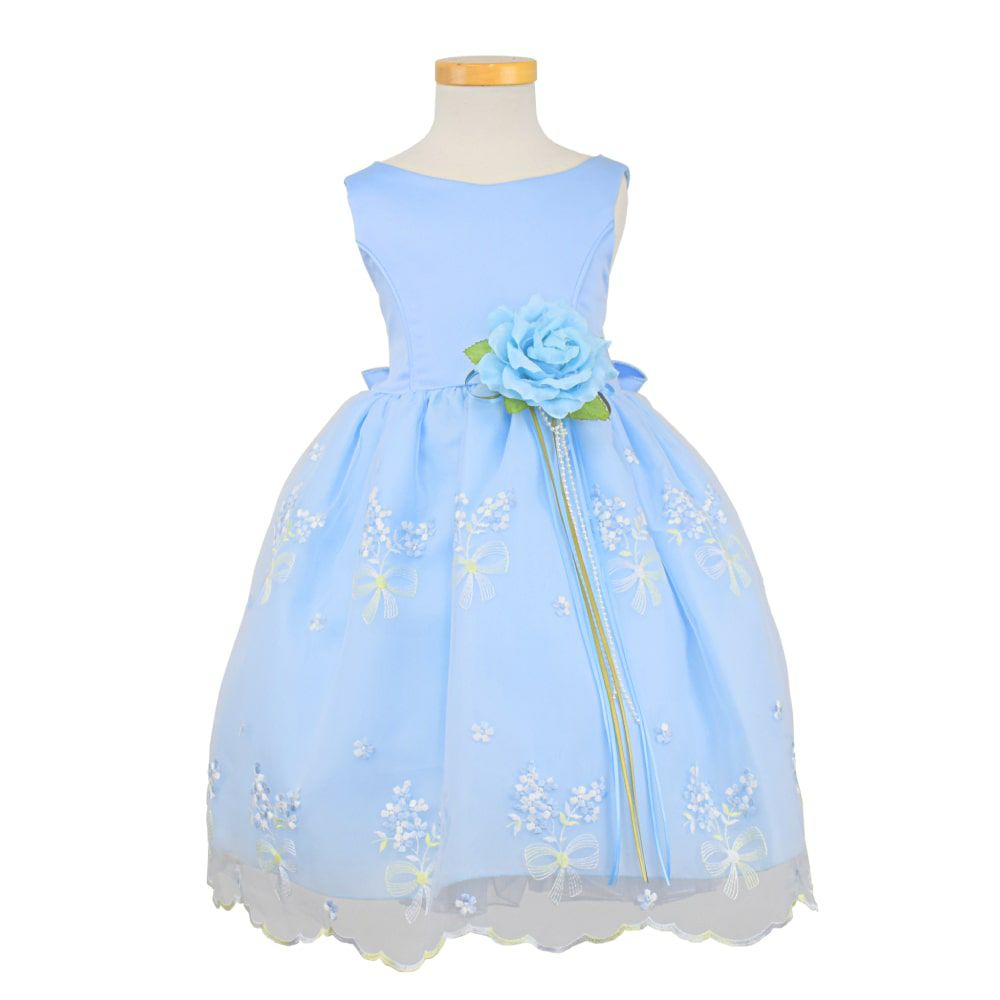 ピアノ発表会や結婚式にぴったりのブルーカラーの女の子用キッズドレス。シンプルで美しいシルエットが魅力のAngel's Closetの子供ドレス レンタル商品（【レンタル】サテン＆ブーケ柄刺繍オーガンジー子供ドレス(KD220)ブルー）｜画像2