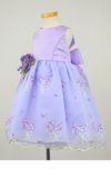 ピアノ発表会や結婚式にぴったりのライラックカラーの女の子用キッズドレス。シンプルで美しいシルエットが魅力のAngel's Closetの子供ドレス レンタル商品（【レンタル】サテン＆ブーケ柄刺繍オーガンジー子供ドレス(KD220)ライラック）｜画像4