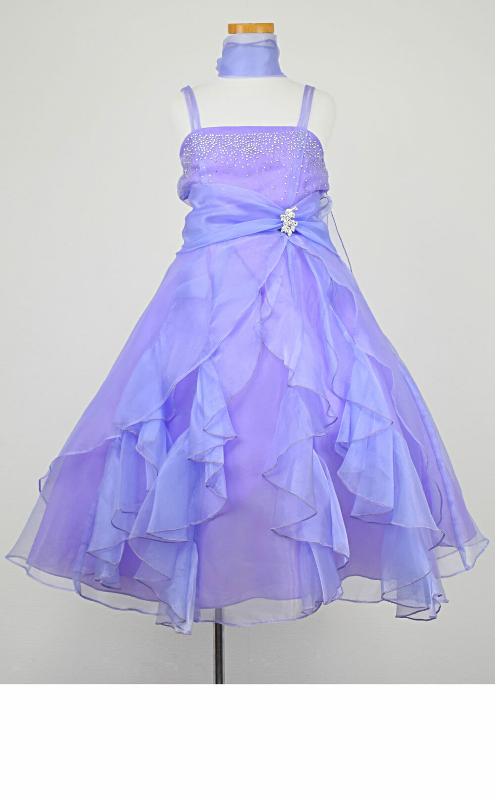 ピアノ発表会や結婚式にぴったりのライラックカラーの女の子用キッズドレス。シンプルで美しいシルエットが魅力のAngel's Closetの子供ドレス レンタル商品（【レンタル】ラインストーン＆オーガンジーレイヤードフリル子供ドレス(HC734)ライラック）｜画像3
