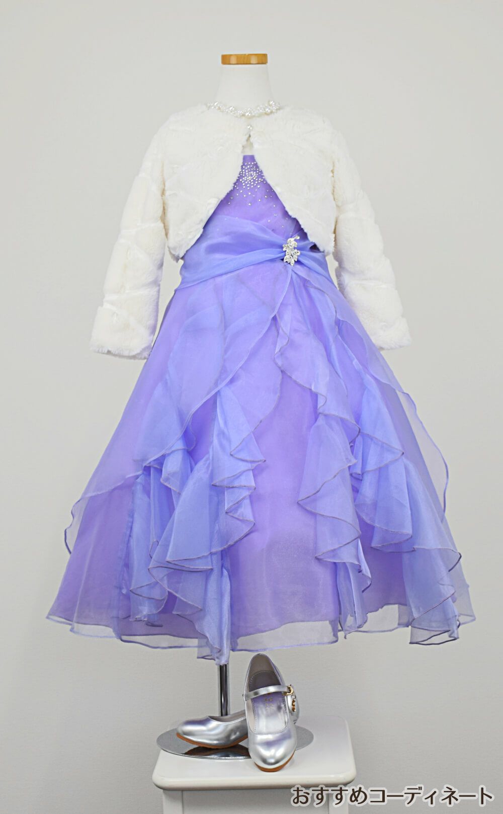 ピアノ発表会や結婚式にぴったりのライラックカラーの女の子用キッズドレス。シンプルで美しいシルエットが魅力のAngel's Closetの子供ドレス レンタル商品（【レンタル】ラインストーン＆オーガンジーレイヤードフリル子供ドレス(HC734)ライラック）｜画像12