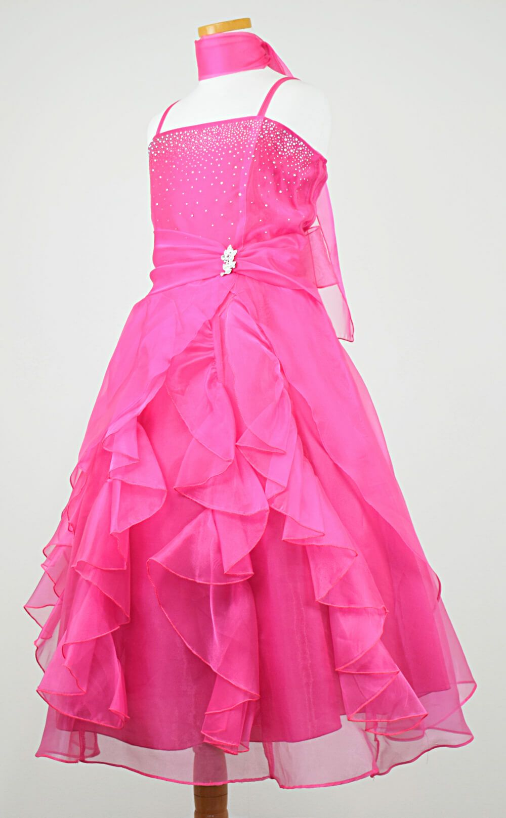 ピアノ発表会や結婚式にぴったりのカラーの女の子用キッズドレス。シンプルで美しいシルエットが魅力のAngel's Closetの子供ドレス レンタル商品（【レンタル】ラインストーン＆オーガンジーレイヤードフリル子供ドレス(HC734)フクシア）｜画像4