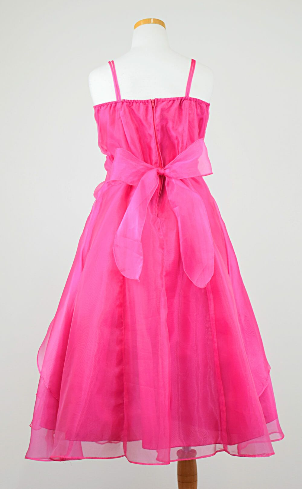 ピアノ発表会や結婚式にぴったりのカラーの女の子用キッズドレス。シンプルで美しいシルエットが魅力のAngel's Closetの子供ドレス レンタル商品（【レンタル】ラインストーン＆オーガンジーレイヤードフリル子供ドレス(HC734)フクシア）｜画像5