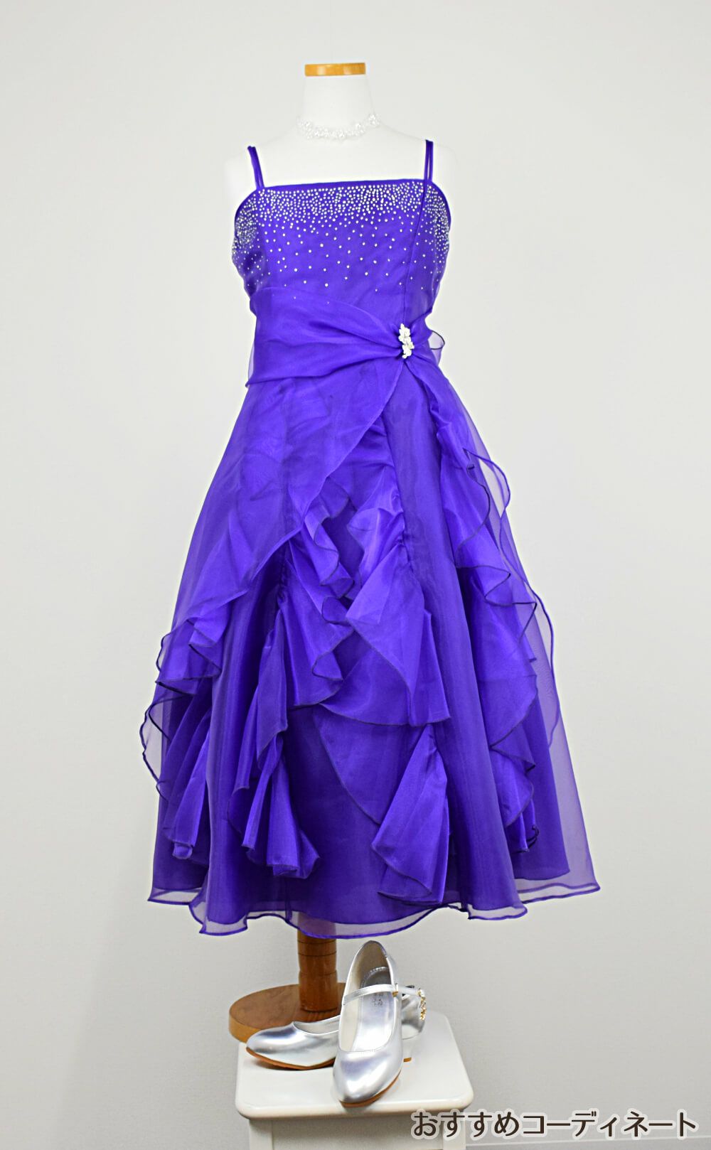 ピアノ発表会や結婚式にぴったりのカラーの女の子用キッズドレス。シンプルで美しいシルエットが魅力のAngel's Closetの子供ドレス レンタル商品（【レンタル】ラインストーン＆オーガンジーレイヤードフリル子供ドレス(HC734)パープル）｜画像9