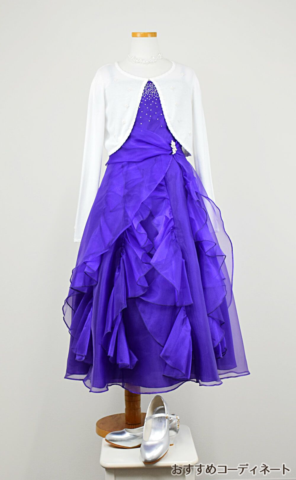 ピアノ発表会や結婚式にぴったりのカラーの女の子用キッズドレス。シンプルで美しいシルエットが魅力のAngel's Closetの子供ドレス レンタル商品（【レンタル】ラインストーン＆オーガンジーレイヤードフリル子供ドレス(HC734)パープル）｜画像11